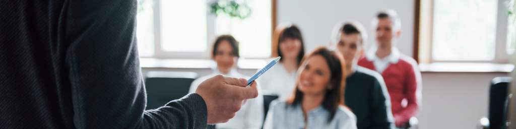 empresa gestionando crédito FUNDAE para formación bonificada